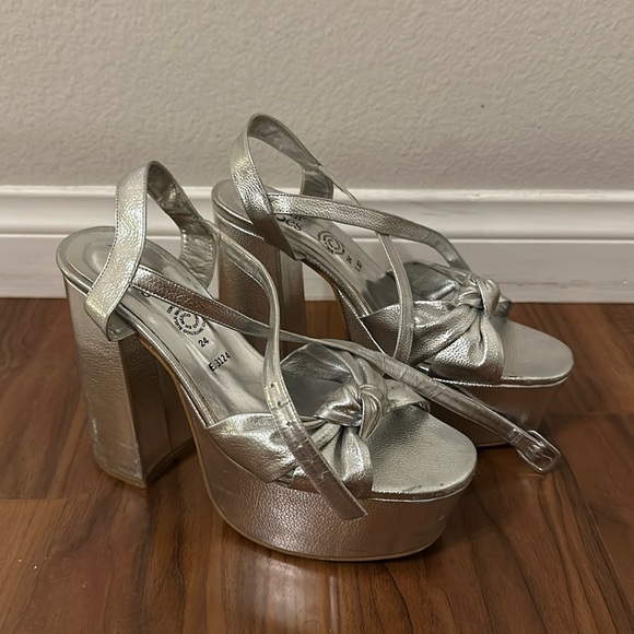 SILVER platform heels - Picture 1 of 3